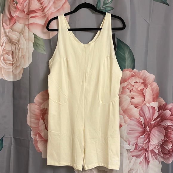 Nike romper right fit size XL